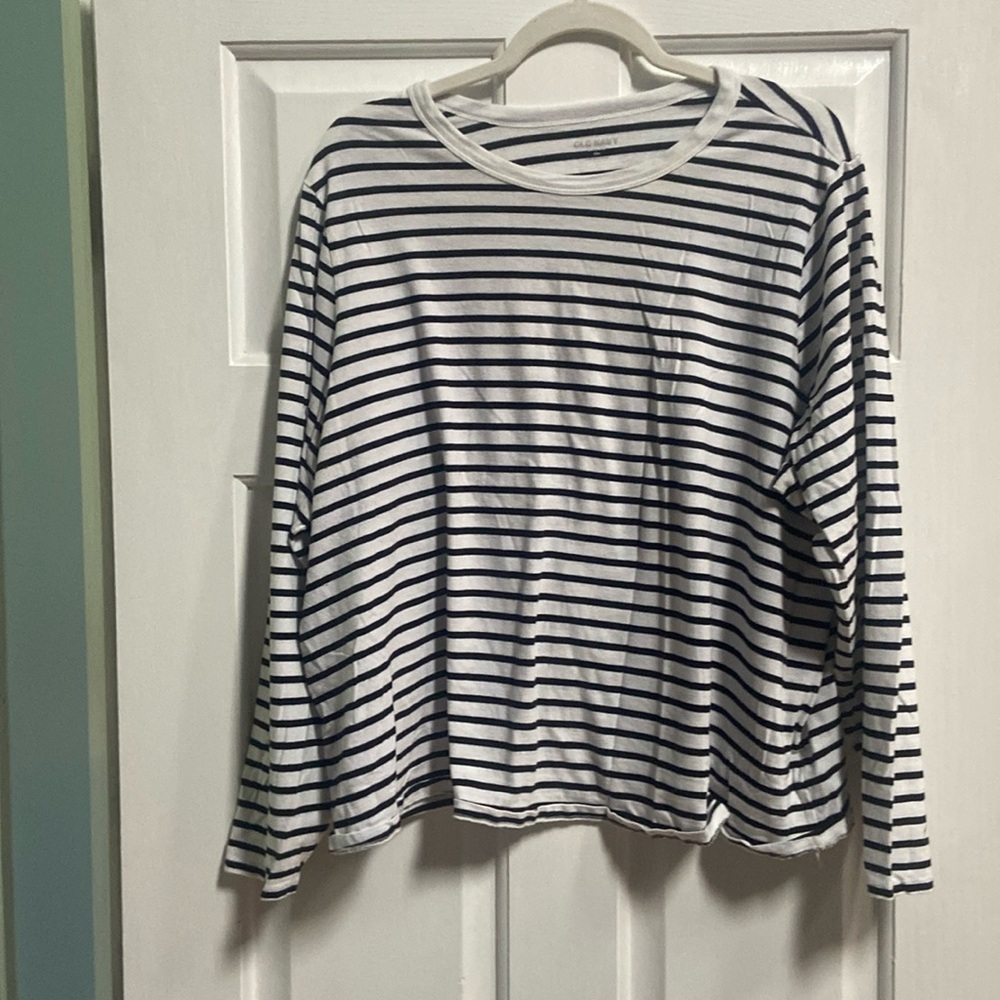 Black and white long sleeve shirt